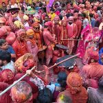 बरसाना में रंगोत्सव 2026: प्रेम की लाठियों संग उड़ा भक्ति का गुलाल, हेलीकॉप्टर से पुष्पवर्षा!