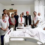 जिस पुतले को जला रहीं थीं, उसी नेता ने पहुंचकर पूछा हालचाल