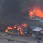 गाजियाबाद में बड़ा हादसा! क्रासिंग रिपब्लिक मार्केट में लगी भीषण आग, मची अफरा-तफरी