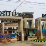 चार्म्स कैसल में पानी संकट से हाहाकार, अब अन्य सोसाइटीयों के लिए भी खतरे की घंटी