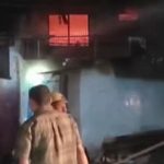 गाजियाबाद के पटेल नगर में भीषण आग, एसी सर्विस सेंटर में धमाकों के बीच बुजुर्ग की मौत