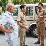 गुलमोहर एन्क्लेव में आग के बाद फायर विभाग की कार्रवाई, बिल्डर व RWA को नोटिस