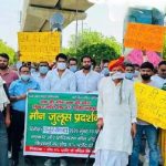 शेष 4% विकसित भूखंड की मांग पर उबल पड़े 44 गॉंवों के किसान, नोएडा प्राधिकरण पर निकाला मौन मार्च