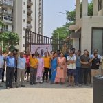 मोती रेजीडेंसी में रेजिडेंट्स का फिर फूटा गुस्सा: कम्पलीशन सर्टिफिकेट के बिना 13 साल से जिंदगी दांव पर