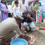 डीएम ने दिया बड़ा संदेश: ‘एक पेड़ माँ के नाम’ अभियान से पर्यावरण संरक्षण की अलख जगाई