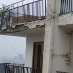 करोड़ों के पेंट हाउस वाली अट्टालिका से गिरता जानलेवा प्लास्टर, पंचशील वेलिंग्टन में बाल-बाल बची महिला !