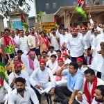 दादरी में बिजली कटौती पर सपा का फूटा गुस्सा, बिजली घर पर जोरदार प्रदर्शन