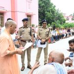हर जरूरतमंद का बने आयुष्मान कार्ड, इलाज के लिए कोई परेशान न हो: CM योगी