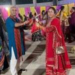 विधायक कॉलोनी में डांडिया नाइट की धूम, गरबा के रंग में रंगे लोग
