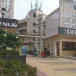 गौर सिटी 7th एवेन्यू में फिर चोरी, बेसमेंट से 4.5 लाख की Royal Enfield GT पार!